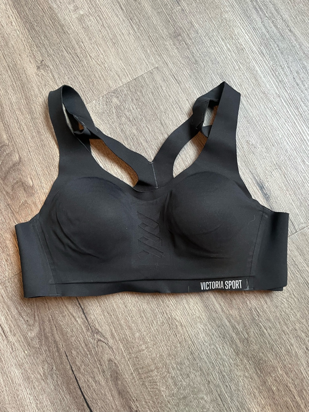 Victoria Sport High-Support Black Seamless Sports Bra